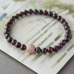 Дамска гривна в цвят бордо "Garnet and Brilliance"