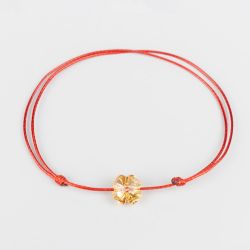 Гривна с червен конец и златна детелина кристал Swarovski elements