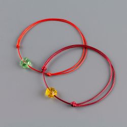 Дамска гривна с червен конец и детелина кристал Swarovski