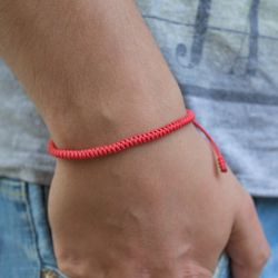 Червена плетена гривна Тибетски възел на щастието