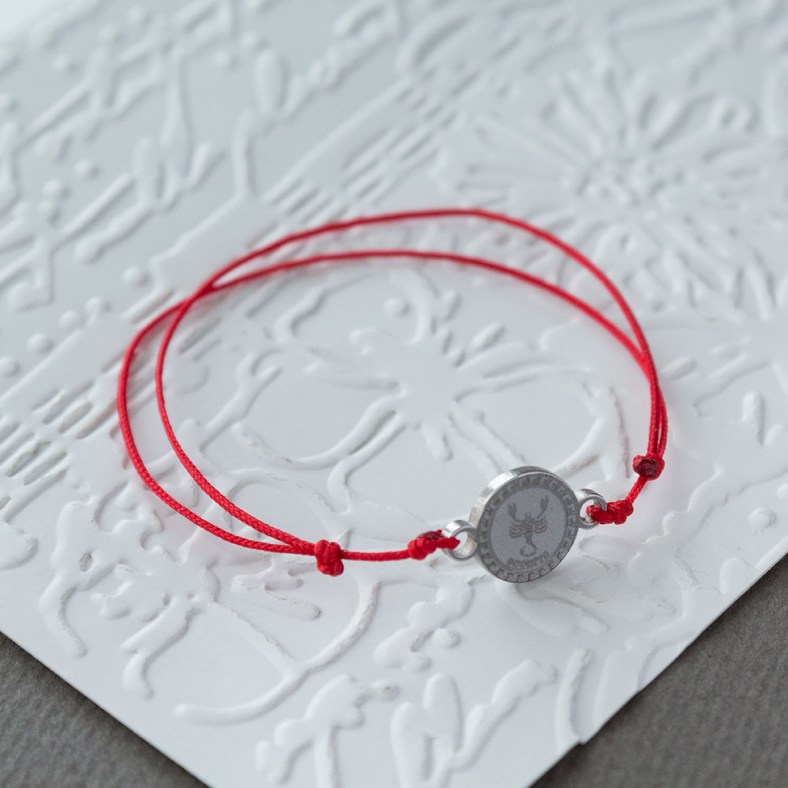 Гривна амулет с червен конец Скорпион | Амулети Charm