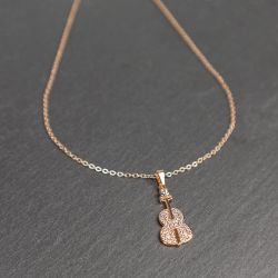 Нежно дамско колие с цигулка в цвят розово злато
