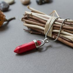 Колие с камък Червен Хаулит