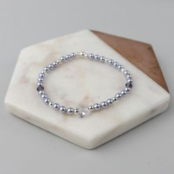 Лилава гривна с кристални перли Swarovski и пеперуда