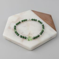 Зелена гривна с кристални перли Swarovski и пеперуда