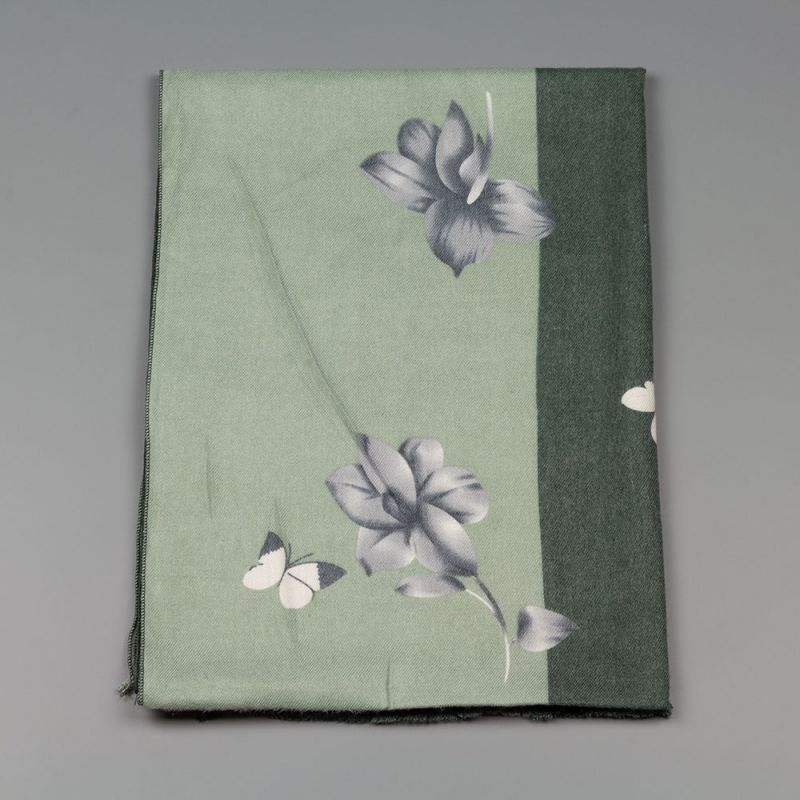 Дамски шал с цветя в зелен цвят